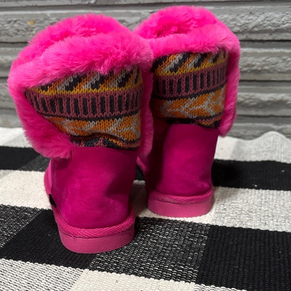 NWOT - Muk Luks Fuchsia Faux Fur-Lined Girls Boots - Picture 3 of 8